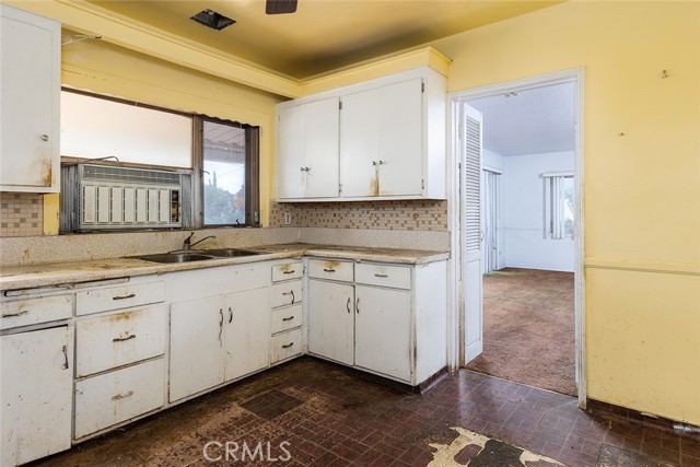 Detail Gallery Image 12 of 35 For 10457 Helendale Ave, Tujunga,  CA 91042 - 3 Beds | 2 Baths