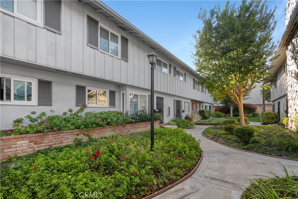 1111 E 1st