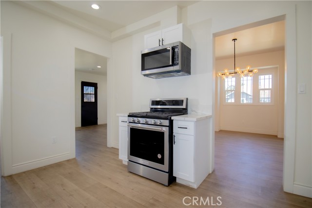 2101 Arlington Avenue, Los Angeles CA: https://media.crmls.org/medias/a04da673-030c-450f-bf75-f4f24df96542.jpg