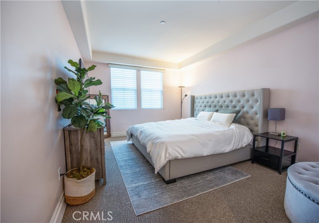 Detail Gallery Image 5 of 19 For 15206 Burbank Bld #209,  Sherman Oaks,  CA 91411 - 2 Beds | 2/1 Baths
