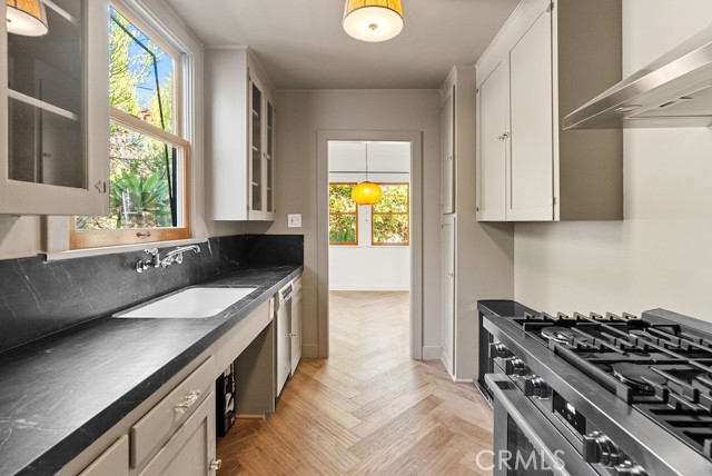 Detail Gallery Image 14 of 37 For 2130 Apex, Los Angeles,  CA 90039 - 3 Beds | 1 Baths