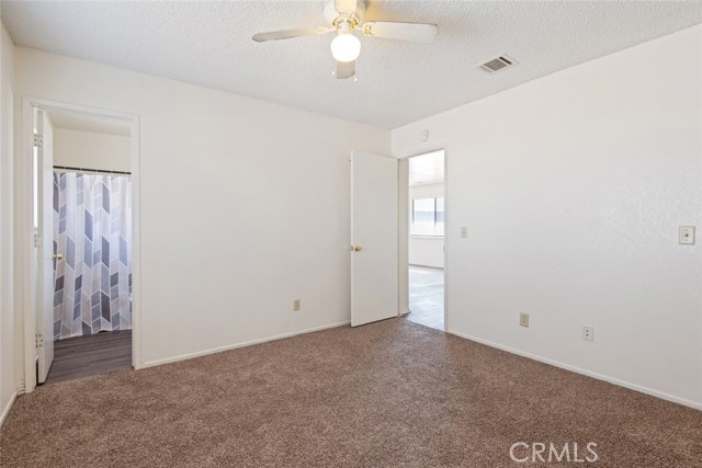 20705 Thunderbird Road, Apple Valley CA: https://media.crmls.org/medias/a04f06bc-ed86-4779-9084-0454f4c1037a.jpg