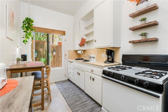 159 Roycroft Avenue, Long Beach CA: https://media.crmls.org/medias/a04f0aa9-7d42-4c5f-980f-0b9274cfbe05.jpg