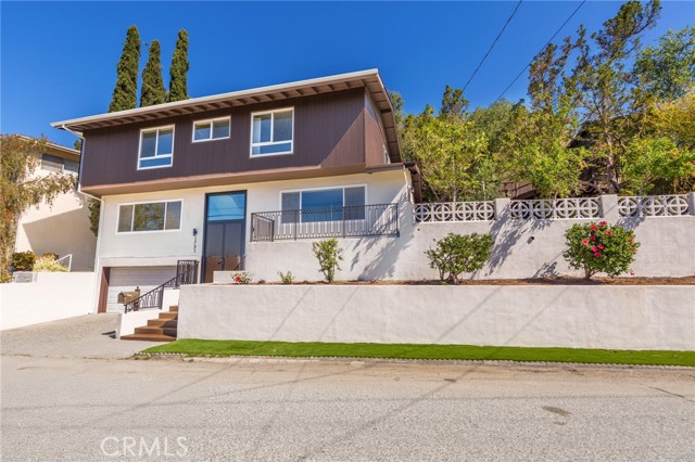Detail Gallery Image 4 of 31 For 1731 Golf Club Dr, Glendale,  CA 91206 - 3 Beds | 3 Baths