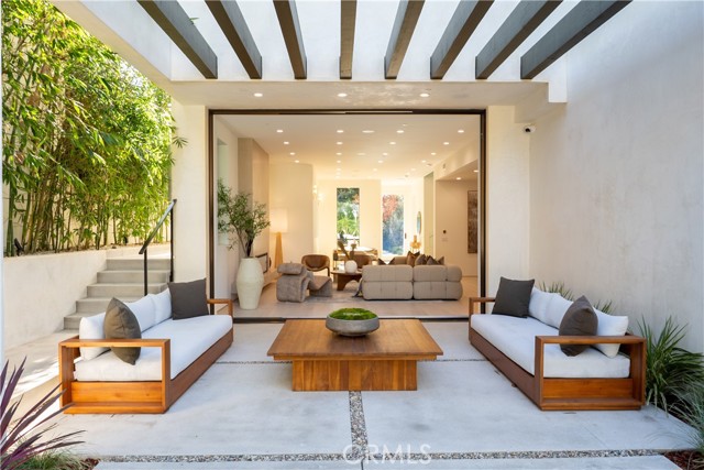 10840 Queensland, Los Angeles CA: https://media.crmls.org/medias/a04fcafb-c8c5-400c-8954-fbf0ead1ce94.jpg