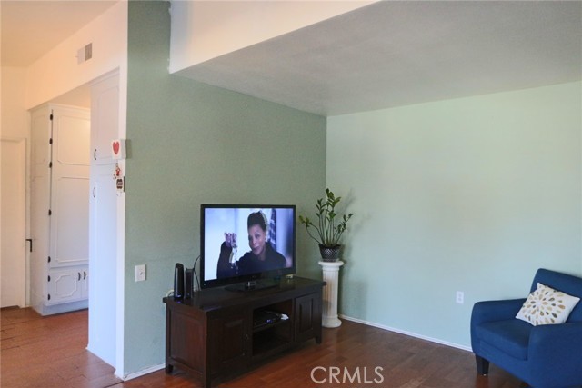 Detail Gallery Image 30 of 69 For 19208 Avenue of the Oaks #J,  Newhall,  CA 91321 - 2 Beds | 1/1 Baths