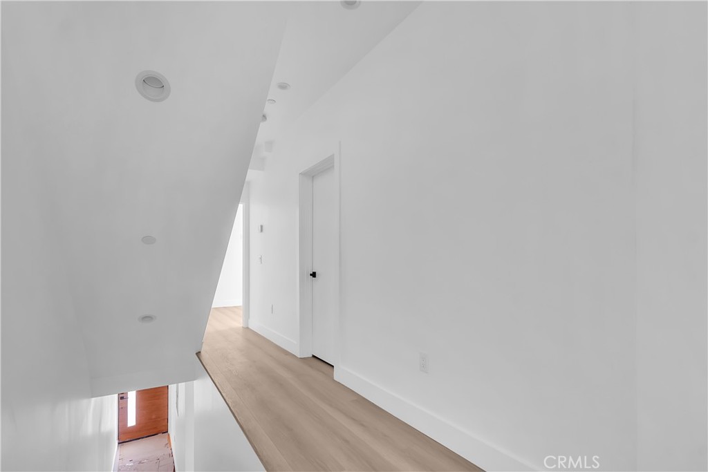 https://media.crmls.org/medias/a0507e38-4528-4831-a79c-4bb89d7c5a3b.jpg?preset=X-Large