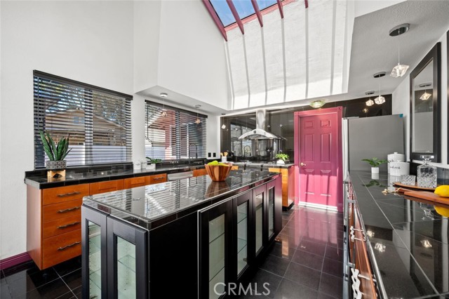 Detail Gallery Image 9 of 44 For 757 Horseshoe Cir, Vista,  CA 92081 - 3 Beds | 2 Baths