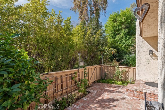 Detail Gallery Image 3 of 26 For 6121 Shoup Ave #23,  Woodland Hills,  CA 91367 - 2 Beds | 2 Baths