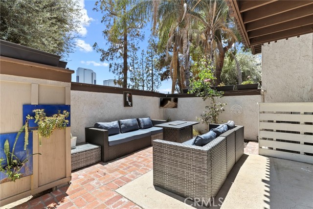 Detail Gallery Image 4 of 24 For 21535 Erwin St #131,  Woodland Hills,  CA 91367 - 2 Beds | 2 Baths
