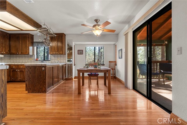 996 Eagle Road, Wrightwood CA: https://media.crmls.org/medias/a0526782-667b-43b5-b8d7-942cc5ac6b14.jpg