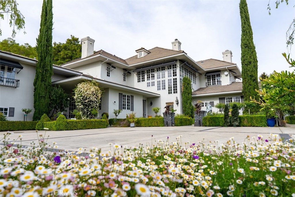 5405 Vineyard Drive