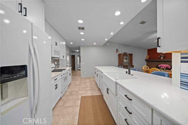 802 Duval Street, La Verne CA: https://media.crmls.org/medias/a053d286-ea1a-4a75-95d6-143c512c91b6.jpg