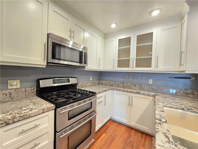 Detail Gallery Image 1 of 31 For 18645 Hatteras St #161,  Tarzana,  CA 91356 - 2 Beds | 1/1 Baths