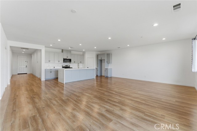 Detail Gallery Image 4 of 32 For 10710 Brookfield Dr, Riverside,  CA 92505 - 5 Beds | 3 Baths