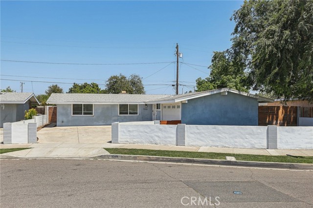 Detail Gallery Image 3 of 34 For 1048 N Loara St, Anaheim,  CA 92801 - 4 Beds | 2 Baths