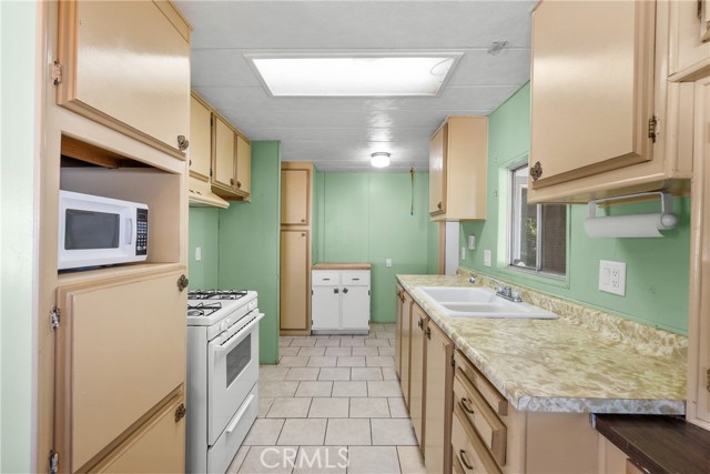 21001 Plummer Street, Chatsworth CA: https://media.crmls.org/medias/a054b30e-2de2-4cb8-b69c-76f2bdd5872c.jpg
