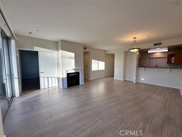 Detail Gallery Image 10 of 21 For 7551 Jordan #304,  Canoga Park,  CA 91303 - 3 Beds | 2 Baths