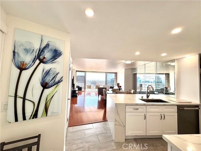 Detail Gallery Image 2 of 39 For 700 E Ocean Bld #2801,  Long Beach,  CA 90802 - 2 Beds | 2 Baths