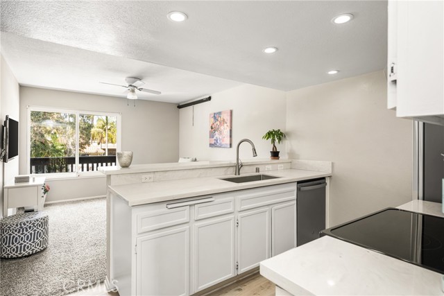7648 Bay Drive, Huntington Beach CA: https://media.crmls.org/medias/a055c67f-1d1b-47d7-b455-dadfedecece8.jpg