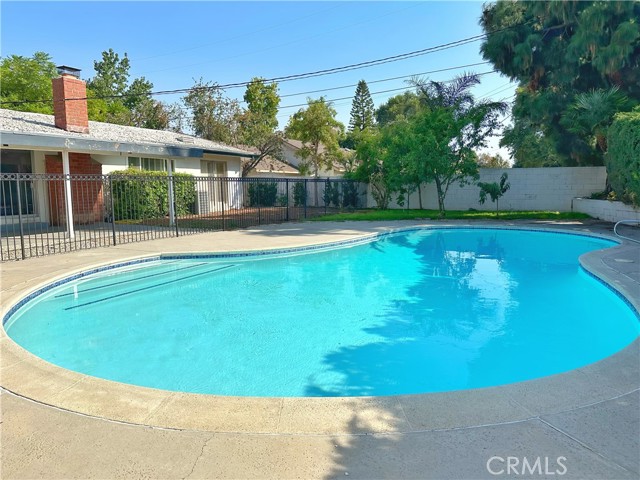 Detail Gallery Image 1 of 28 For 10229 Aldea Ave, Northridge,  CA 91325 - 4 Beds | 2/1 Baths