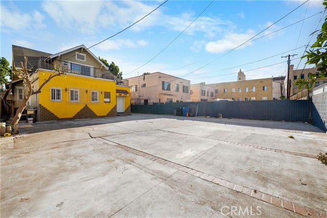 Detail Gallery Image 22 of 25 For 2823 W 8th St, Los Angeles,  CA 90005 - 4 Beds | 2/1 Baths