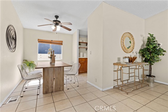 Detail Gallery Image 4 of 27 For 29667 Cromwell Ave, Castaic,  CA 91384 - 2 Beds | 2 Baths