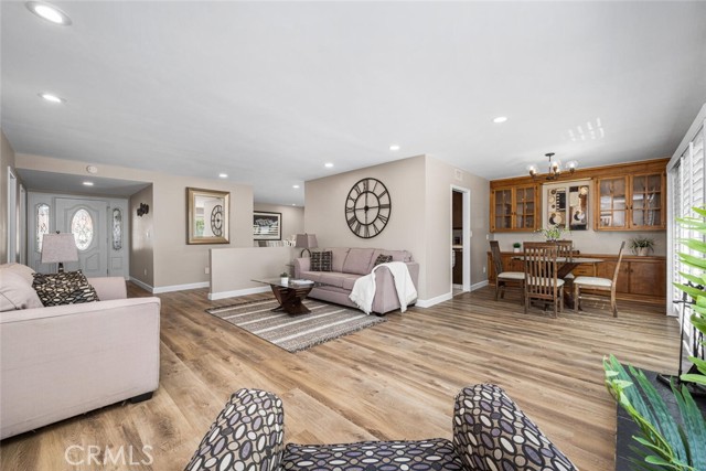 Detail Gallery Image 7 of 74 For 11348 Barbi Ln, Los Alamitos,  CA 90720 - 4 Beds | 2/1 Baths