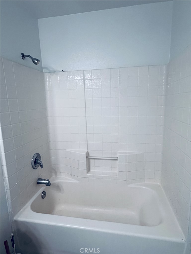 https://media.crmls.org/medias/a059b684-d816-4ce5-b5ea-9dc5a99ba7cd.jpg?preset=X-Large