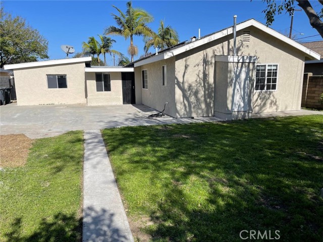 Detail Gallery Image 2 of 12 For 2106 W 9th St, Santa Ana,  CA 92703 - 5 Beds | 3 Baths