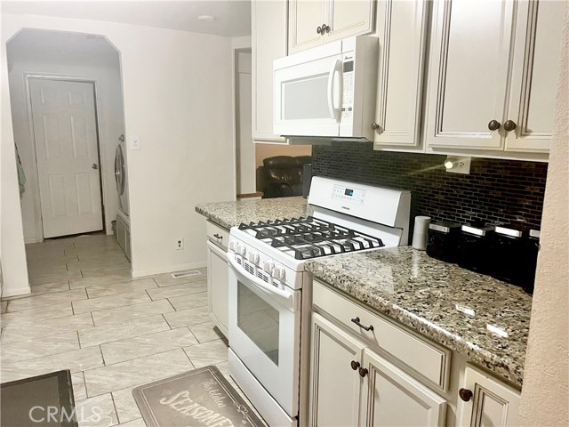30865 Allen Avenue, Homeland CA: https://media.crmls.org/medias/a05b58bd-b8d4-4b43-9ee6-b034b5384081.jpg