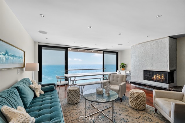 Detail Gallery Image 2 of 39 For 102 Blue Lagoon, Laguna Beach,  CA 92651 - 3 Beds | 3 Baths