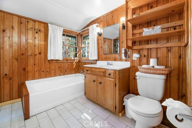 Detail Gallery Image 10 of 18 For 697 Chipmunk Ln, Big Bear Lake,  CA 92315 - 3 Beds | 2 Baths