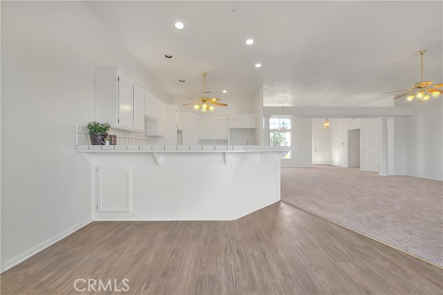 Detail Gallery Image 11 of 32 For 10722 Rodeo Rd, Oak Hills,  CA 92344 - 5 Beds | 2/1 Baths