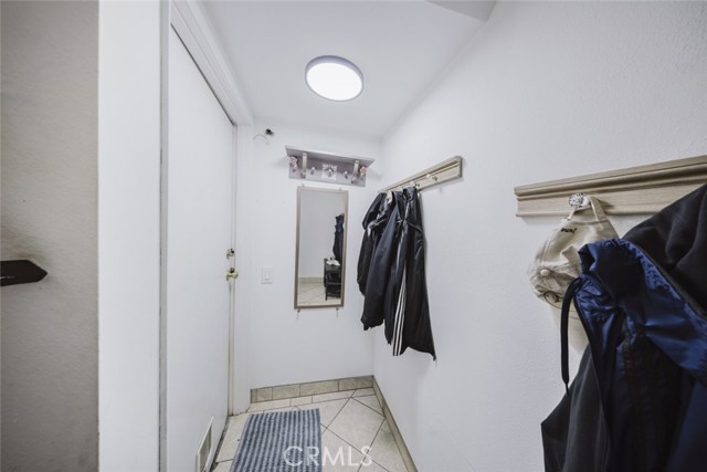 Detail Gallery Image 17 of 39 For 9775 via Roma, Burbank,  CA 91504 - 2 Beds | 3 Baths