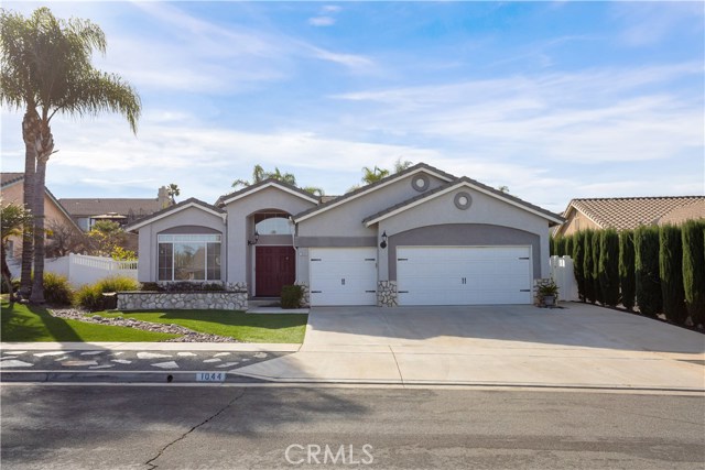 1044 Shadow Crest Circle, Corona, CA 92881