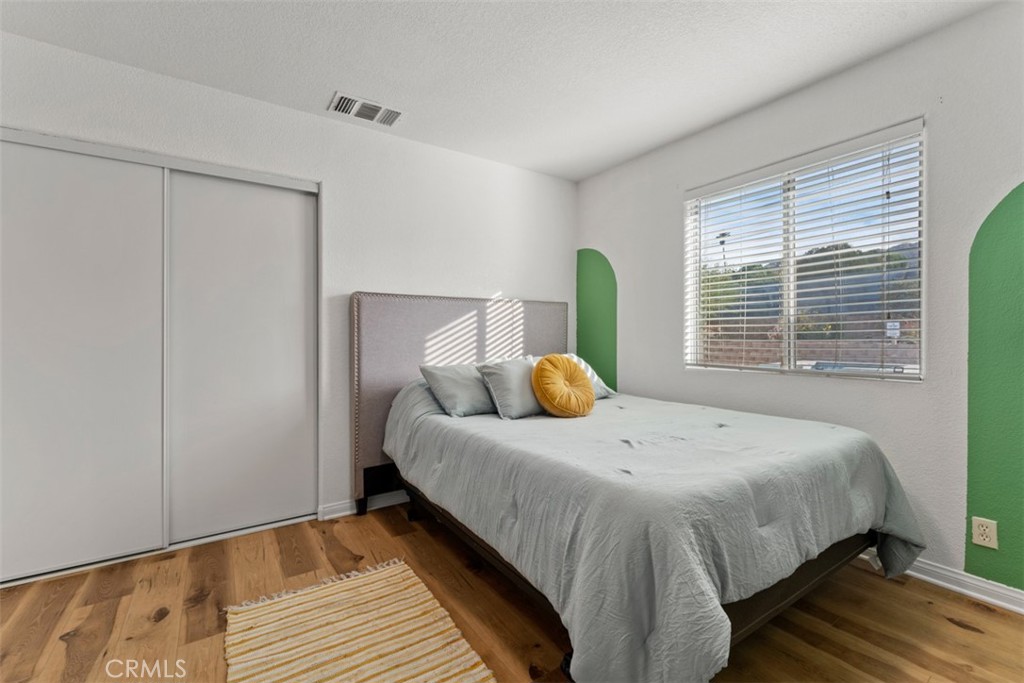 MLS #OC25251302 image #21