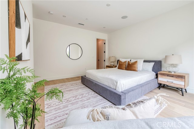 Detail Gallery Image 45 of 74 For 949 10th St #1,  Santa Monica,  CA 90403 - 3 Beds | 3/1 Baths