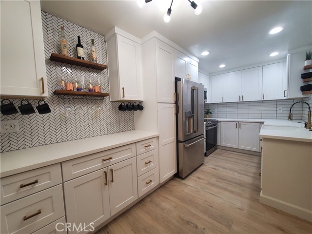 Detail Gallery Image 3 of 24 For 25671 Le Parc #1,  Lake Forest,  CA 92630 - 1 Beds | 1 Baths