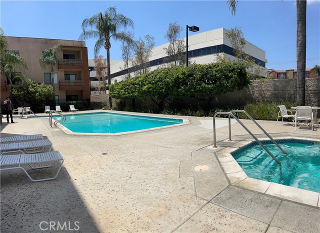 Detail Gallery Image 2 of 24 For 6815 Remmet Ave #219,  Canoga Park,  CA 91303 - 1 Beds | 1 Baths