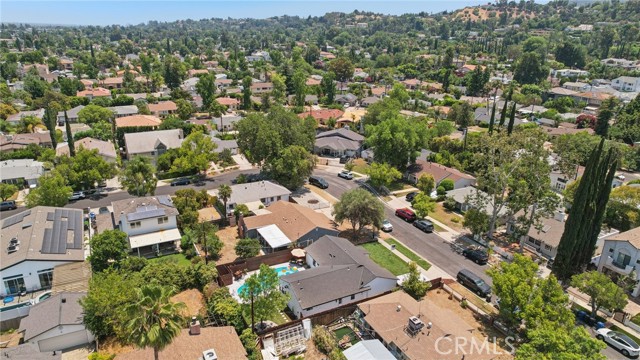 18257 Palora Street, Tarzana CA: https://media.crmls.org/medias/a0624245-a4bf-4396-a630-5267d77db10a.jpg
