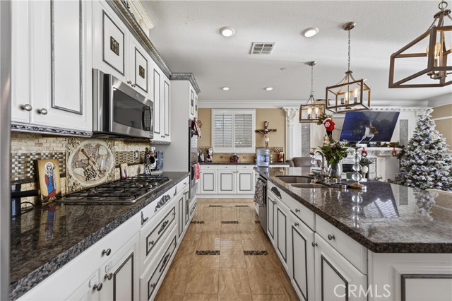 Detail Gallery Image 19 of 50 For 15507 Vanilla Bean, Fontana,  CA 92336 - 4 Beds | 3/1 Baths