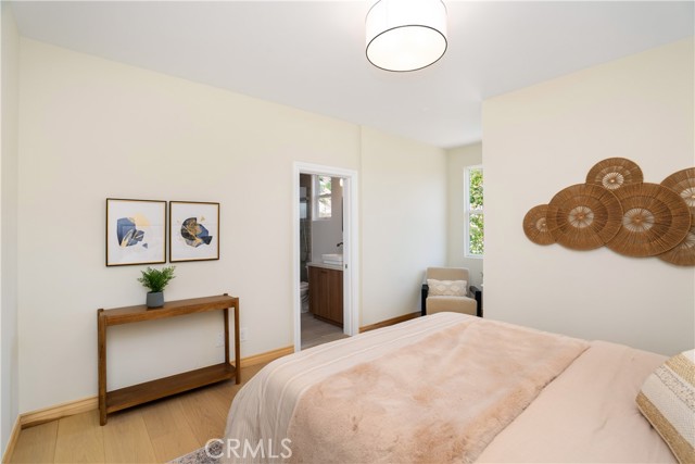 3318 Durham Court, Burbank CA: https://media.crmls.org/medias/a062f18b-0540-449d-86b7-f037c2712514.jpg