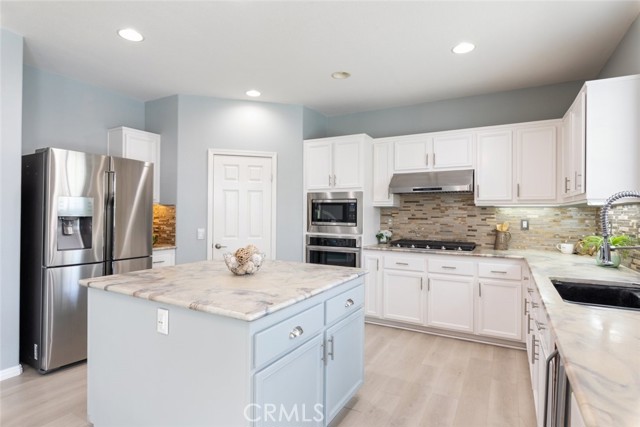 Detail Gallery Image 16 of 59 For 41041 Crimson Pillar Lane, Lake Elsinore,  CA 92532 - 4 Beds | 2/1 Baths