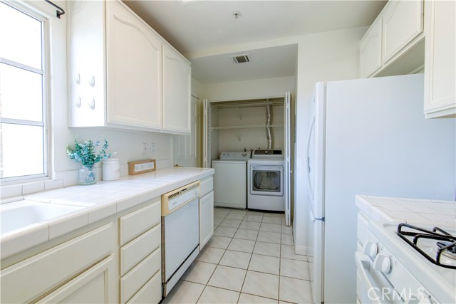 Detail Gallery Image 12 of 28 For 372 S Marengo Ave #108,  Pasadena,  CA 91101 - 3 Beds | 3 Baths