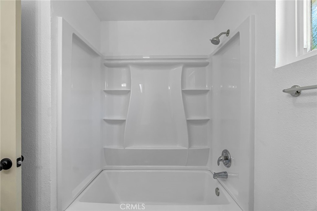 https://media.crmls.org/medias/a06424de-b771-420a-9e79-1815d56899cd.jpg?preset=X-Large