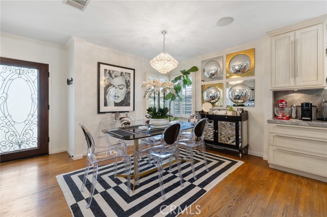 10340 Margate Street, North Hollywood CA: https://media.crmls.org/medias/a0654245-9eec-401e-8ecc-976c0fa320c1.jpg