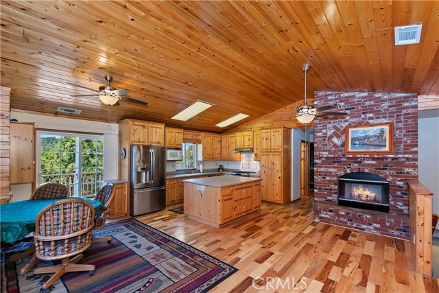 Detail Gallery Image 5 of 43 For 152 Pine Ridge Rd, Crestline,  CA 92325 - 3 Beds | 2 Baths