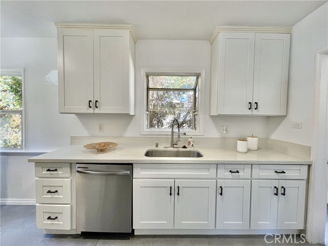 Detail Gallery Image 9 of 30 For 1761 Brook Ln, Glendale,  CA 91208 - 2 Beds | 1 Baths