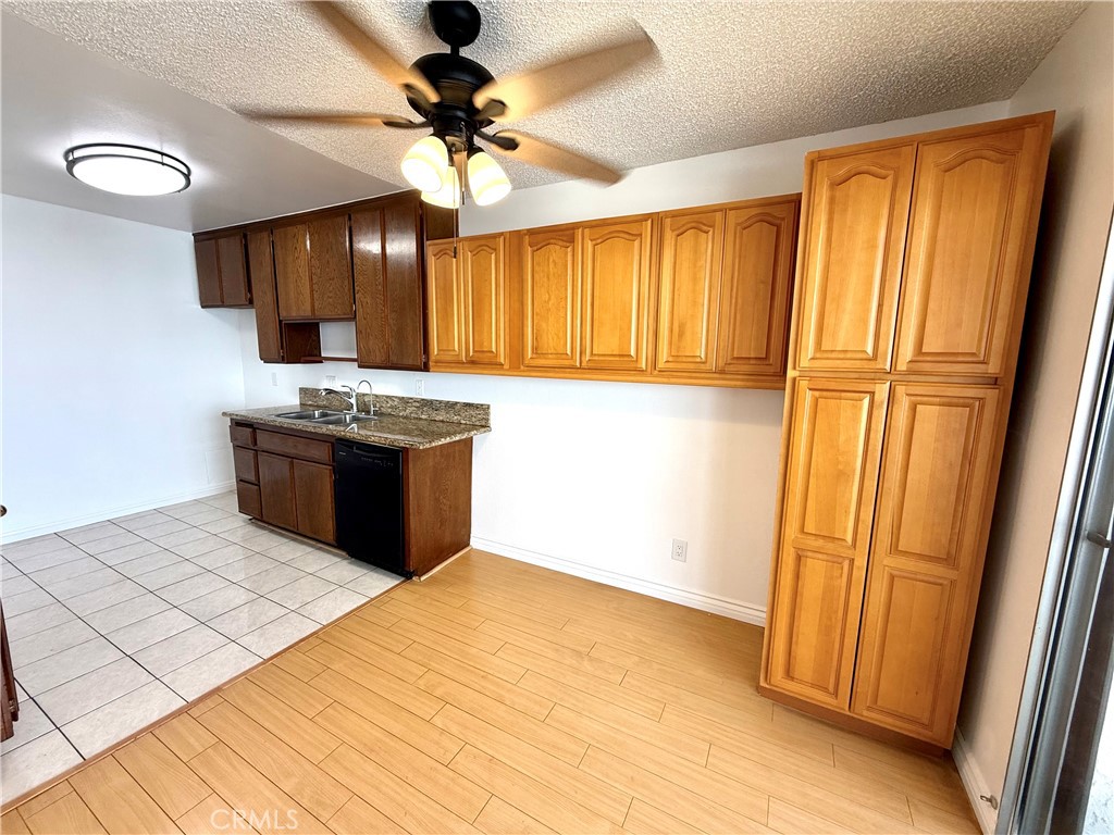 23605 Golden Springs #J12